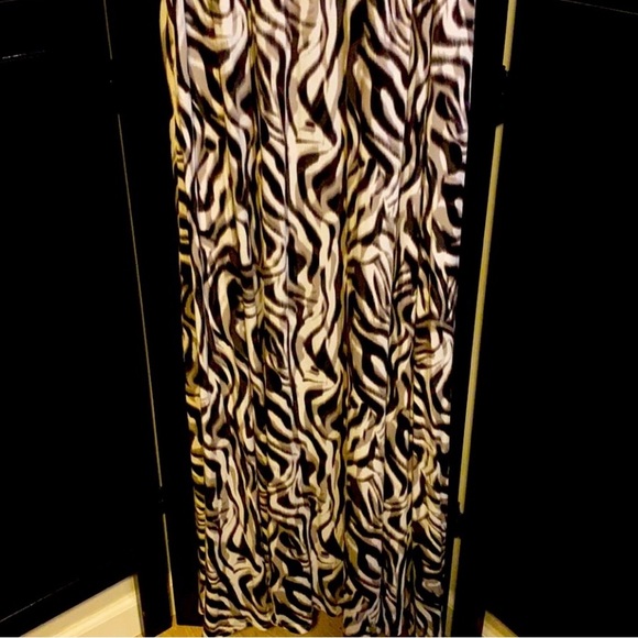 Jennifer Lopez Into the Wild Moody Zebra Maxi - Picture 2 of 12